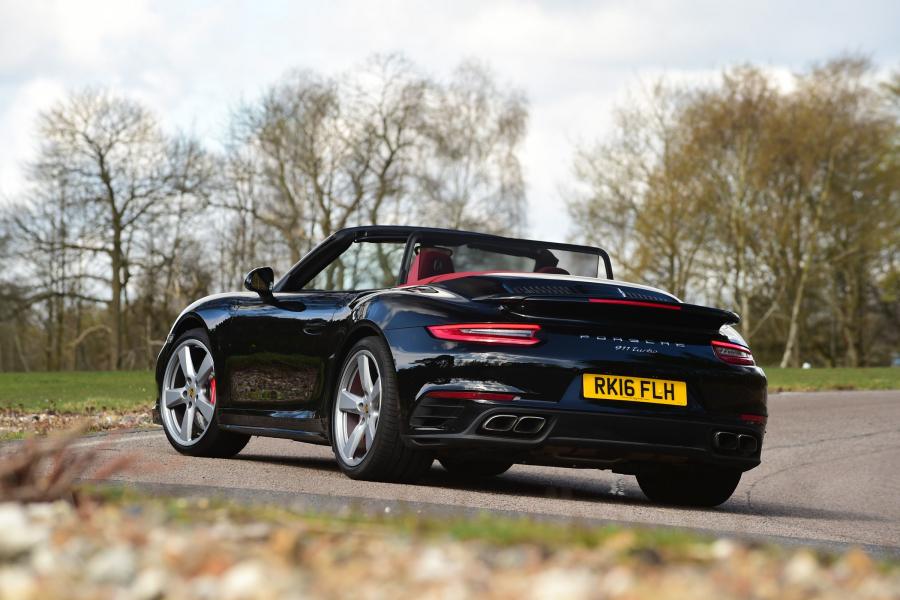  Porsche 911 Turbo Cabriolet 2016 года  (UK) (фото 2 из 11)